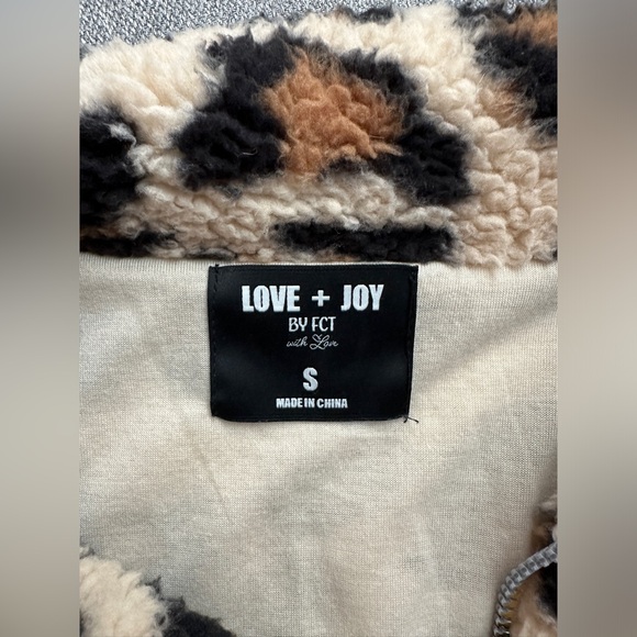 Love + Joy by FCT Leopard Print Sherpa Zip Up Long Sleeve Jacket - Picture 3 of 5